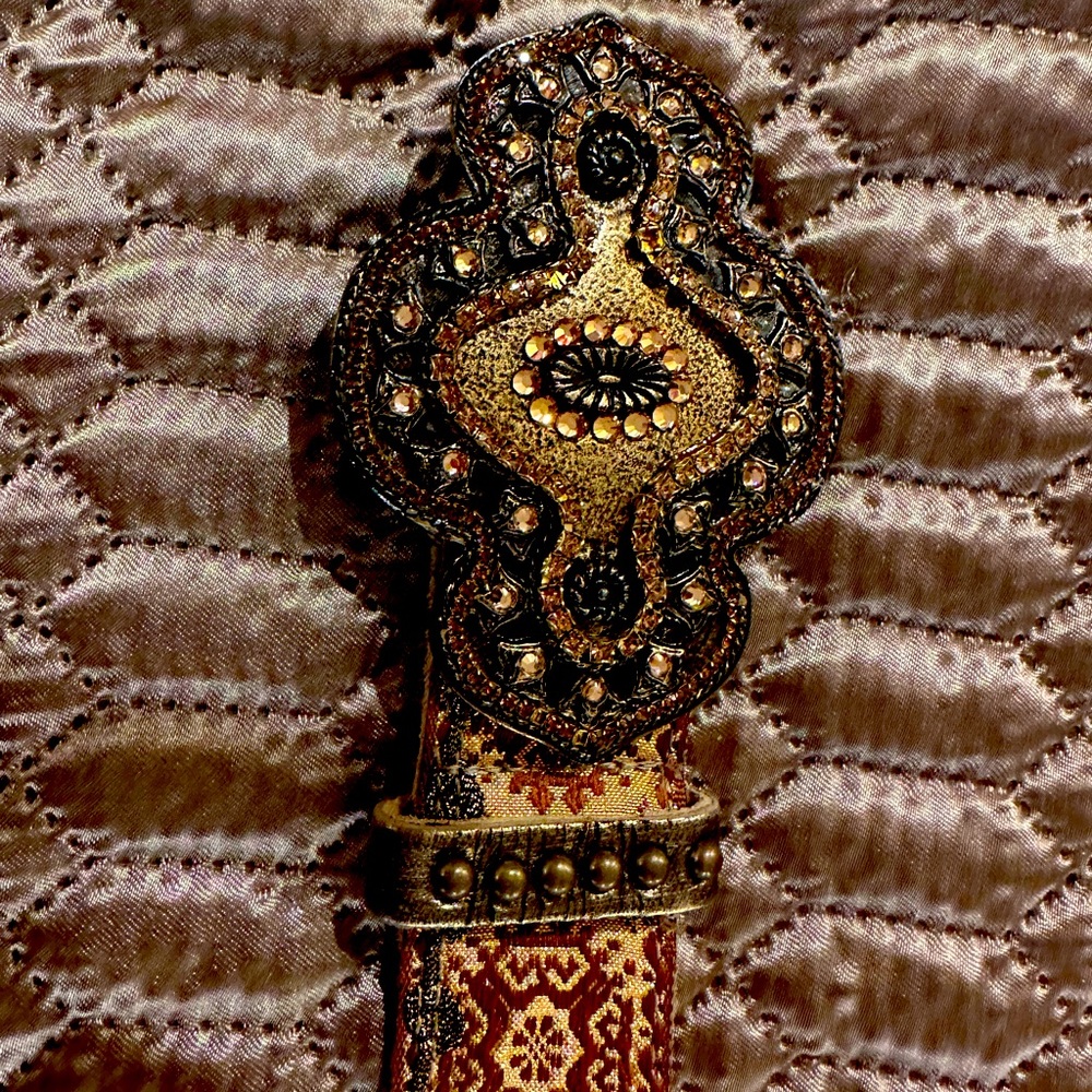 Ladies tapestry belt size med.
